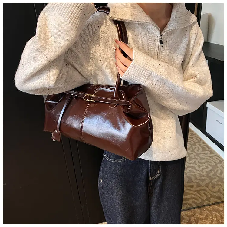 Women's Retro Brown Leather Commuter Tote Bag 2024 — feature 9