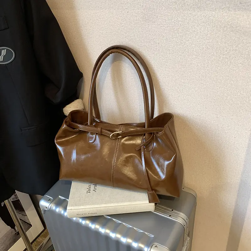Women's Retro Brown Leather Commuter Tote Bag 2024 - Image 2