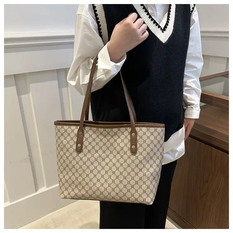 Women's Large Capacity Tote Bag with Brown Monogram Pattern