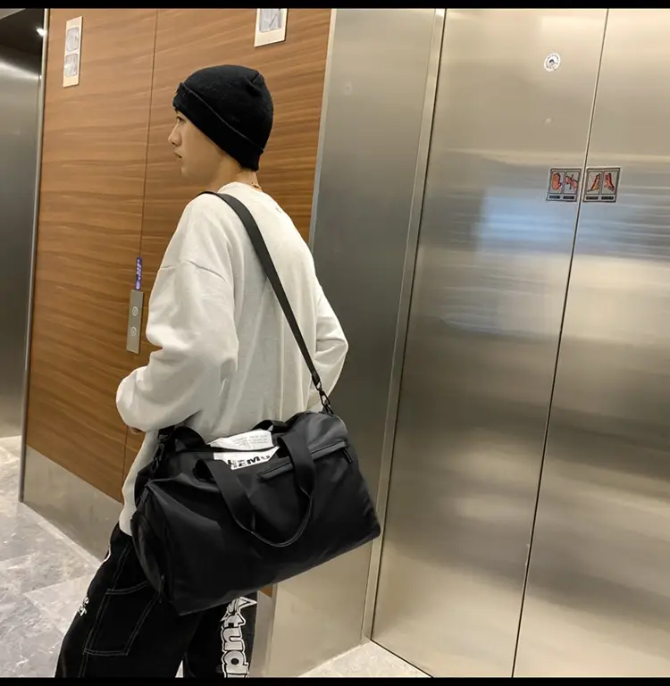 Large Capacity Travel Bag for Gym & Boarding Use — feature 18
