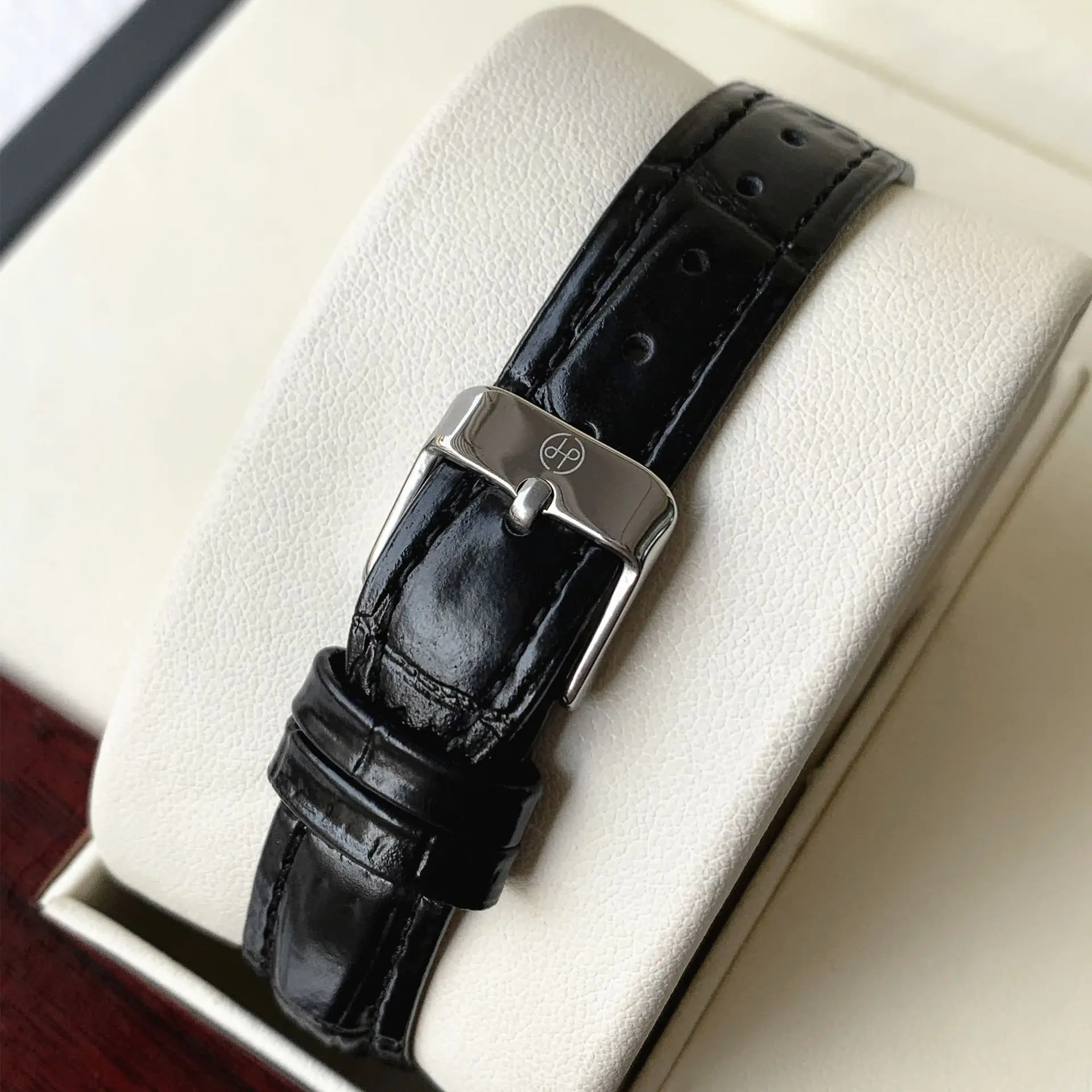 Luxury Rhinestone Ladies Watch Black Belt Quartz Waterproof - Image 6