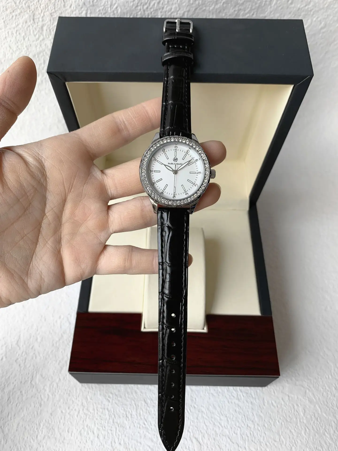 Luxury Rhinestone Ladies Watch Black Belt Quartz Waterproof — feature 14