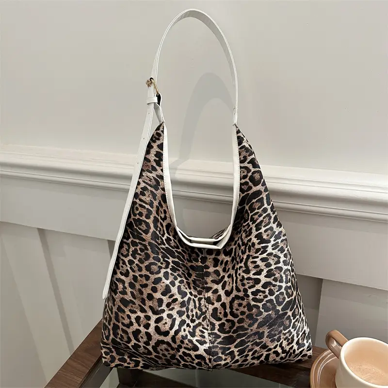 Leopard Print Large Capacity Women's Shoulder Tote Bag - Image 4