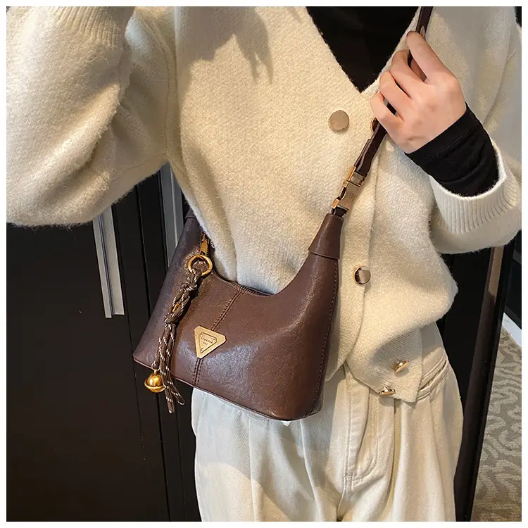Brown Leather Shoulder Bag with Chain Strap for Women — feature 10