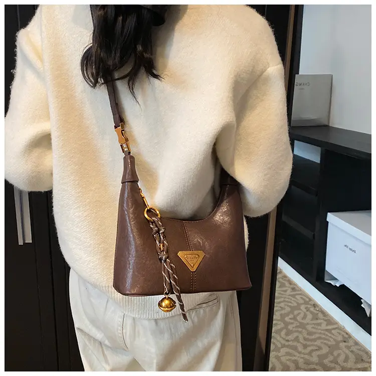 Brown Leather Shoulder Bag with Chain Strap for Women — feature 11