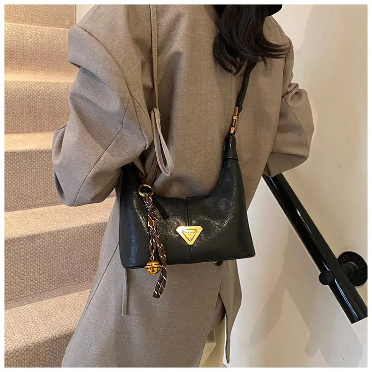 Brown Leather Shoulder Bag with Chain Strap for Women — feature 13