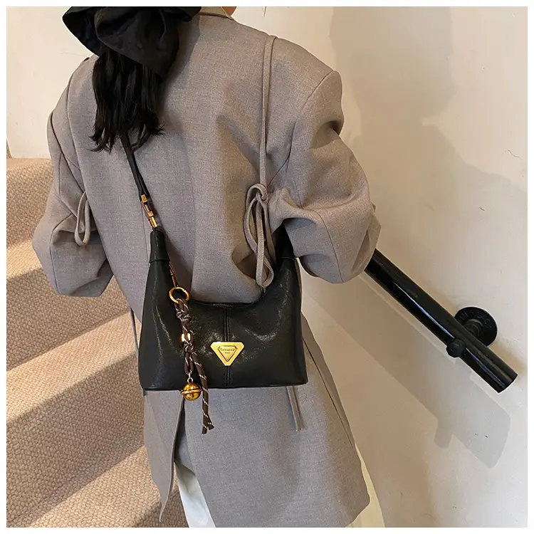 Brown Leather Shoulder Bag with Chain Strap for Women — feature 14