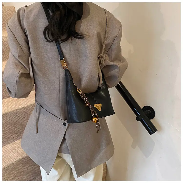 Brown Leather Shoulder Bag with Chain Strap for Women — feature 15