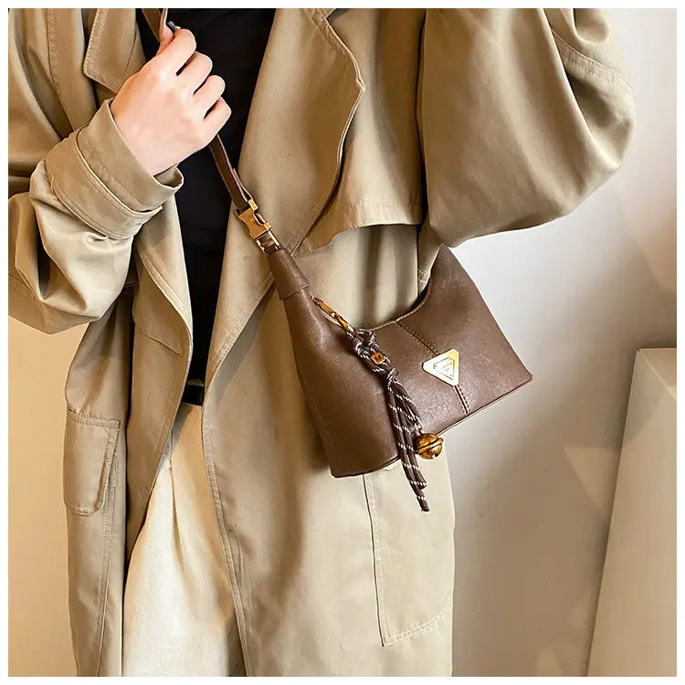 Brown Leather Shoulder Bag with Chain Strap for Women — feature 17