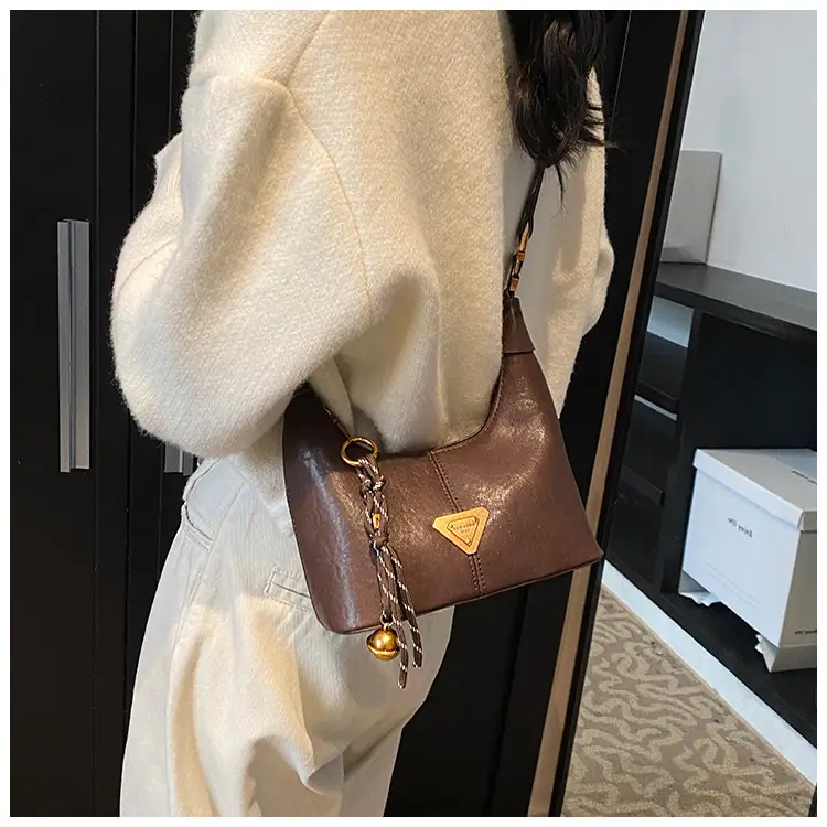 Brown Leather Shoulder Bag with Chain Strap for Women — feature 9