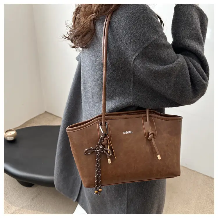 Women's Retro Texturistic Shoulder Bag 2024 — feature 15