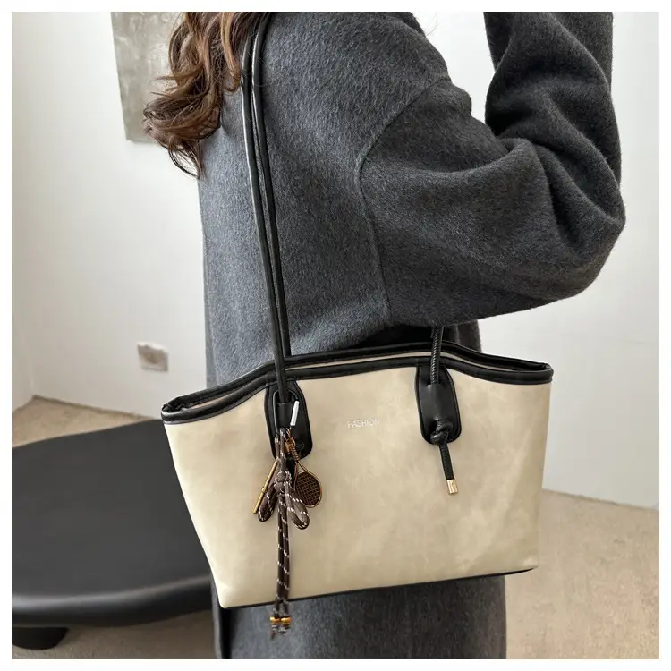 Women's Retro Texturistic Shoulder Bag 2024 — feature 18