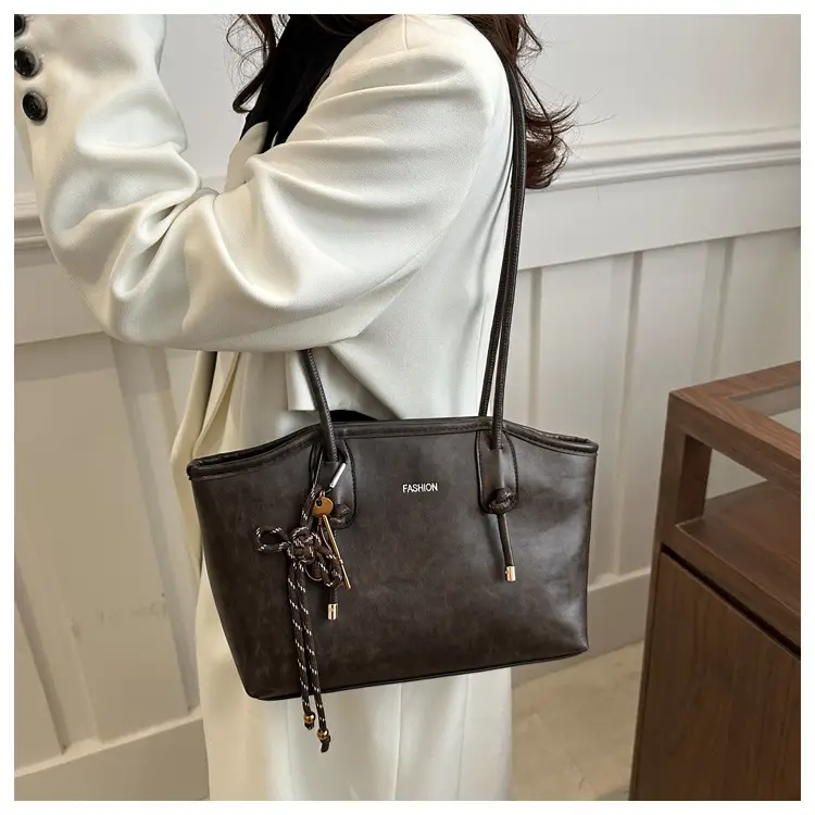 Women's Retro Texturistic Shoulder Bag 2024 — feature 21