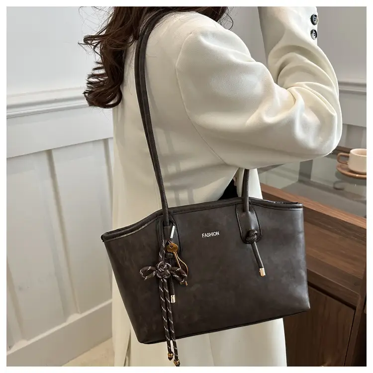 Women's Retro Texturistic Shoulder Bag 2024 — feature 23