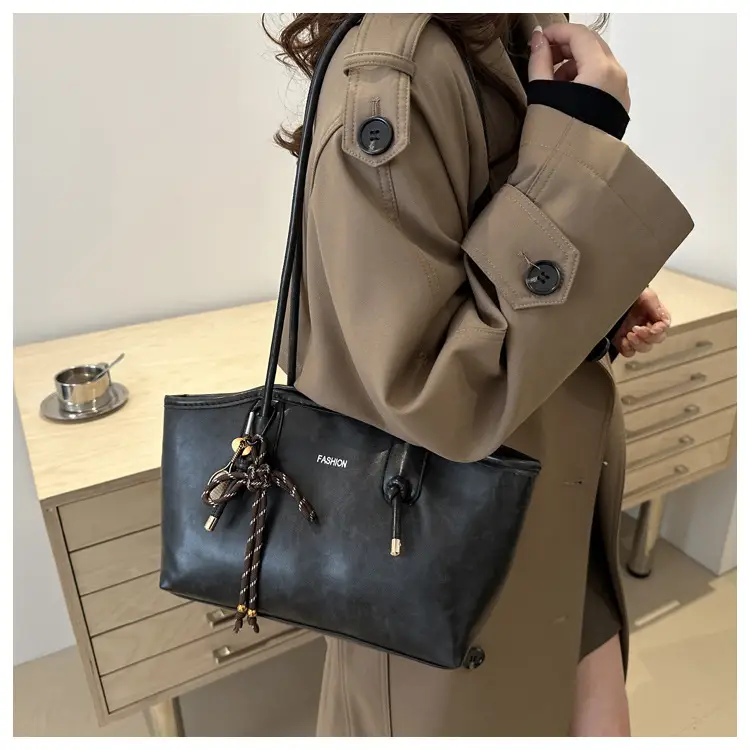 Women's Retro Texturistic Shoulder Bag 2024 — feature 25