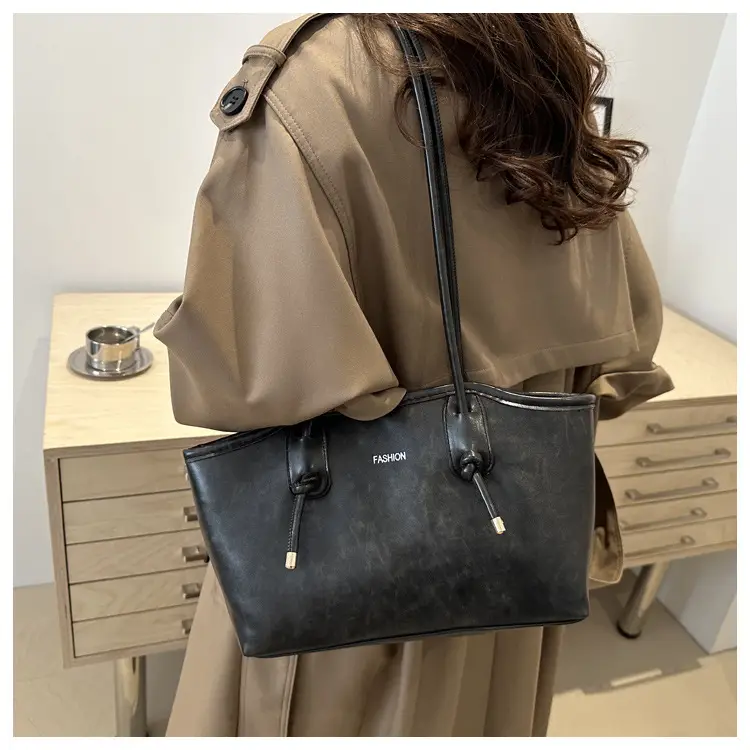Women's Retro Texturistic Shoulder Bag 2024 — feature 26