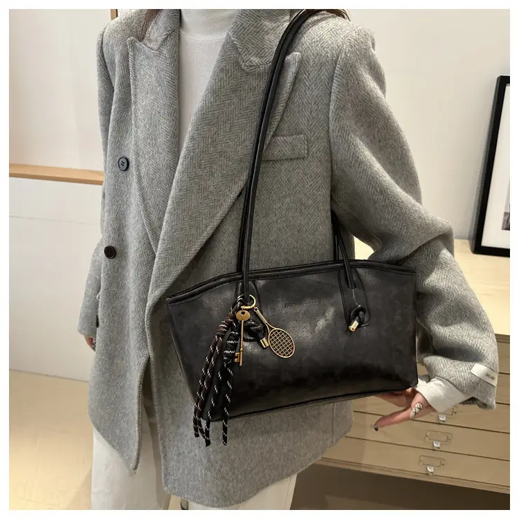 Women's Vintage Textured Shoulder Tote Bag Black — feature 10