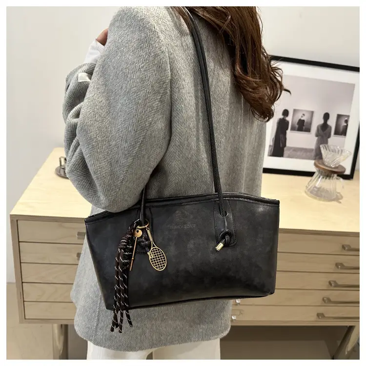 Women's Vintage Textured Shoulder Tote Bag Black — feature 11