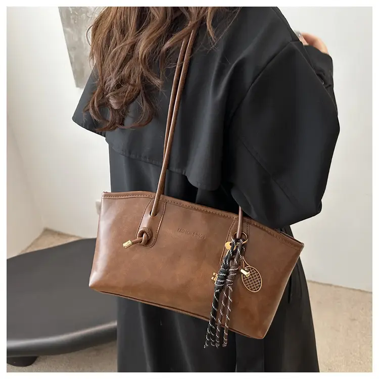 Women's Vintage Textured Shoulder Tote Bag Black — feature 12