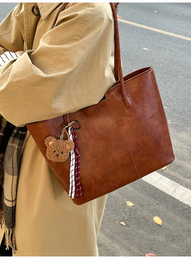 Women's Large Capacity Leather Shoulder Bag Brown — feature 10
