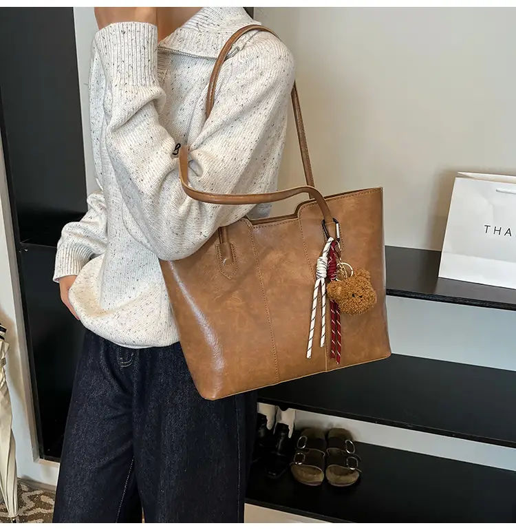 Women's Large Capacity Leather Shoulder Bag Brown — feature 14