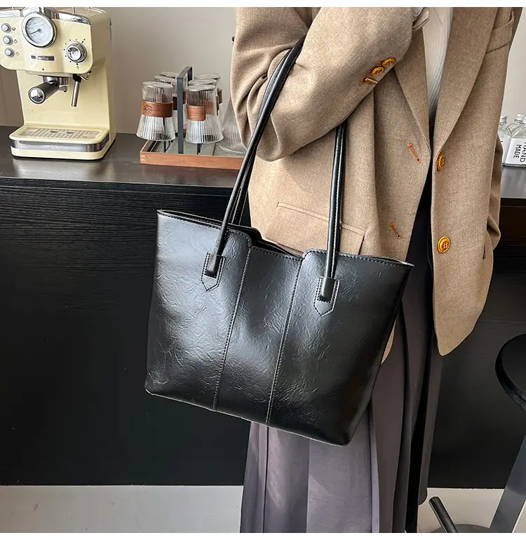 Women's Large Capacity Leather Shoulder Bag Brown — feature 17