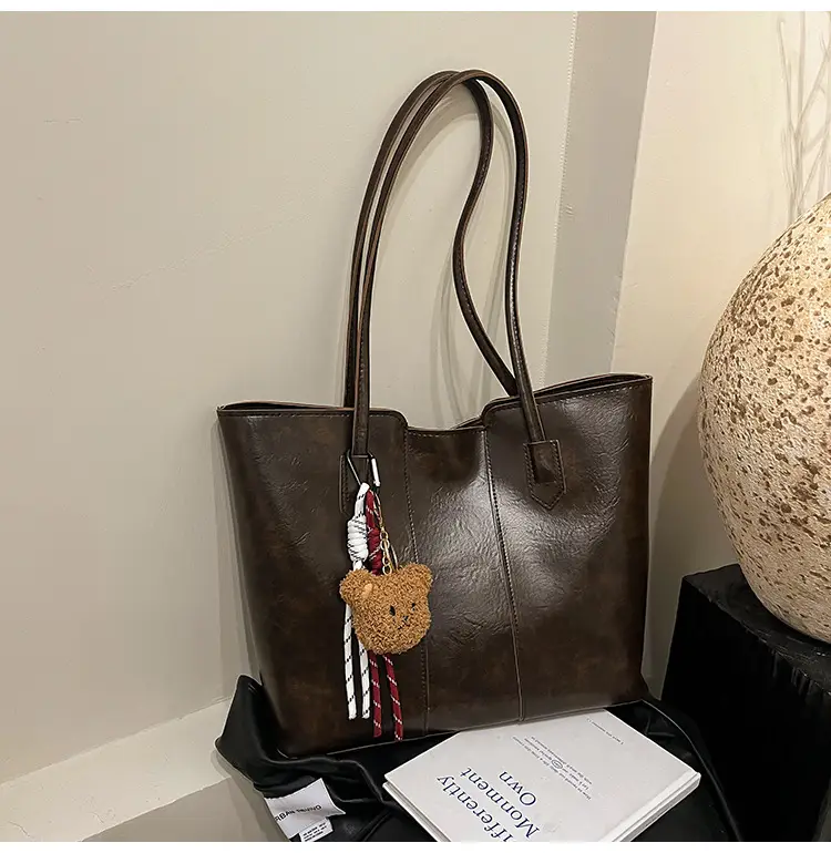 Women's Large Capacity Leather Shoulder Bag Brown — feature 18