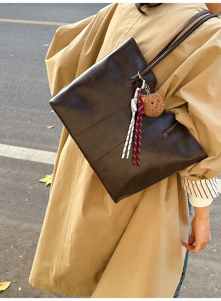 Women's Large Capacity Leather Shoulder Bag Brown — feature 7
