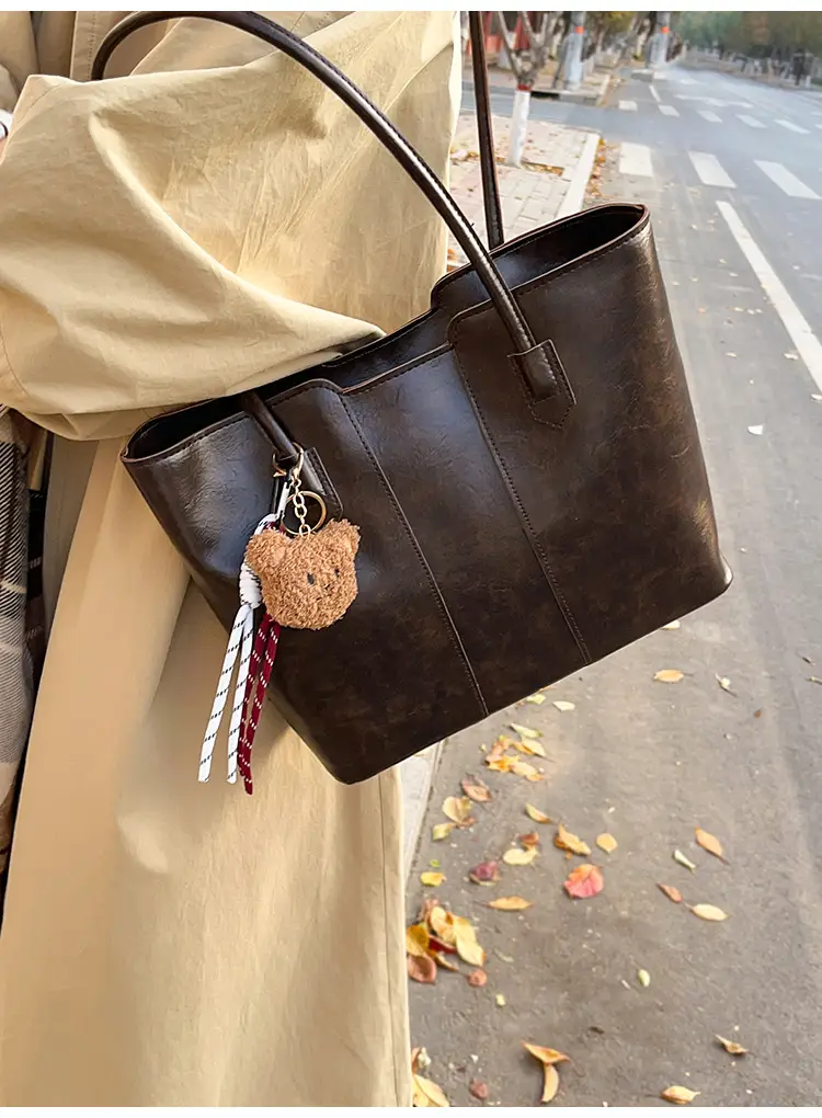 Women's Large Capacity Leather Shoulder Bag Brown — feature 8
