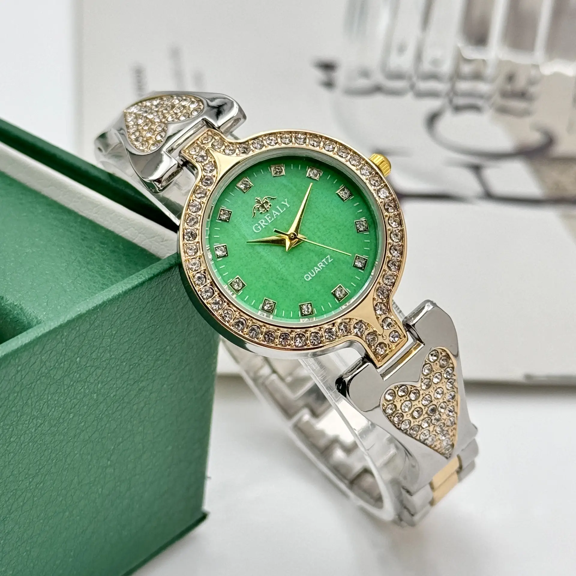 Women's Heart-Shaped Diamond Watch with Pearl Dial - Image 7