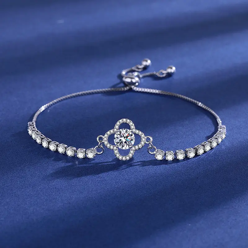 Elegant 2 Karat Princess Square Bracelet for Women - Image 4