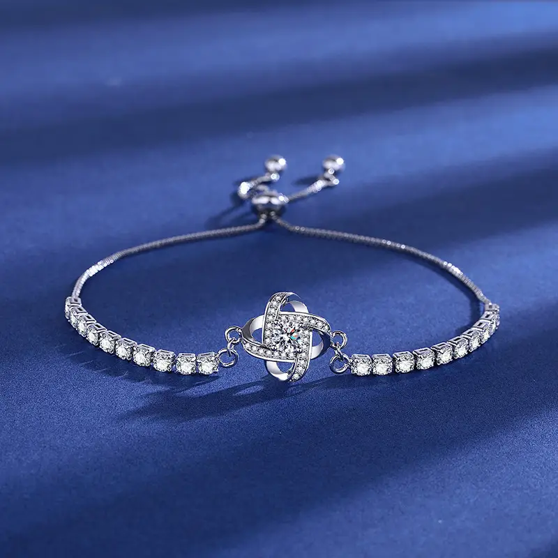 Elegant 2 Karat Princess Square Bracelet for Women - Image 5