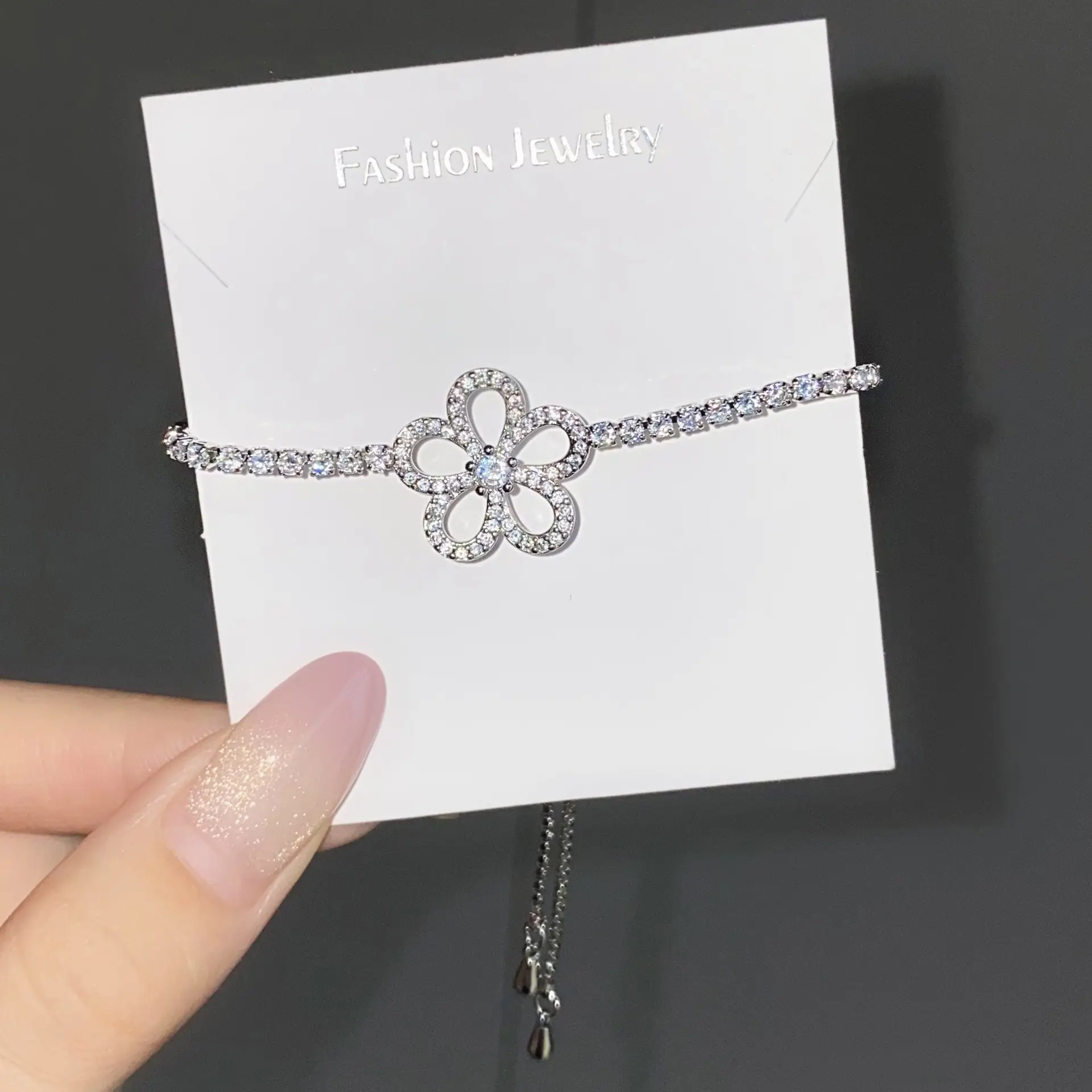 Elegant 2 Karat Princess Square Bracelet for Women - Image 78