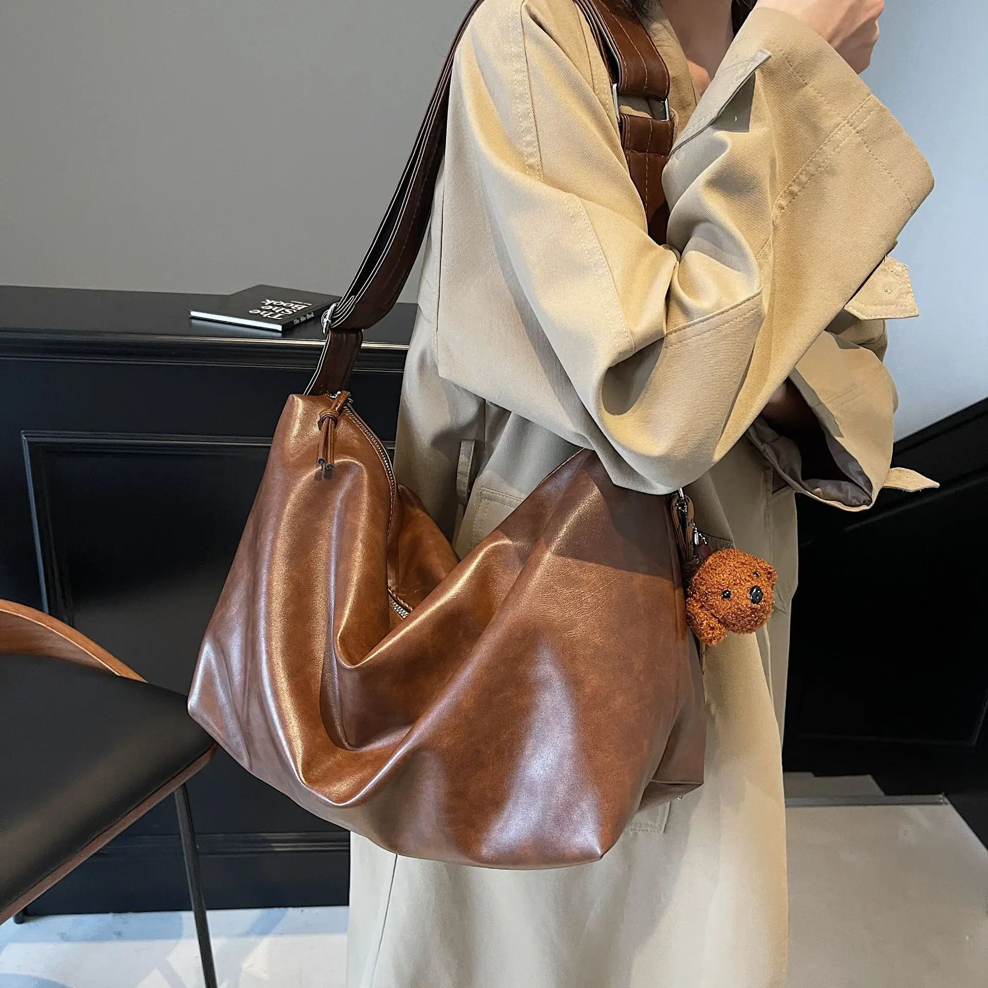 Women's Large Capacity Brown Leather Shoulder Bag 2024 - Image 7
