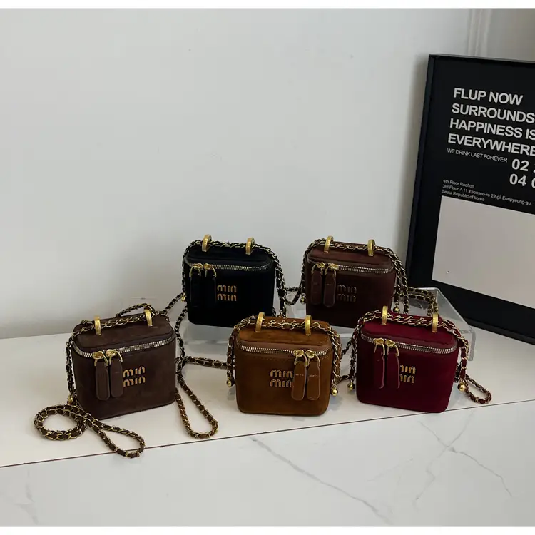 2026 Winter Retro Crossbody Bag for Men — feature 1