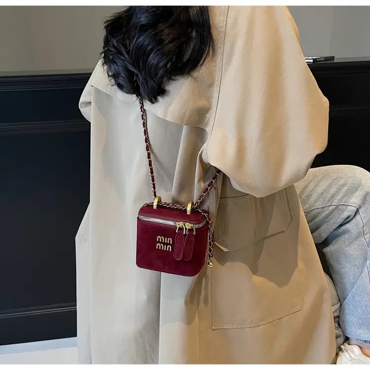 2026 Winter Retro Crossbody Bag for Men — feature 11