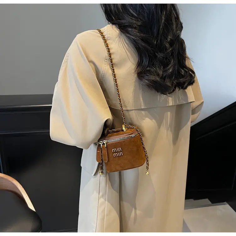 2026 Winter Retro Crossbody Bag for Men — feature 12
