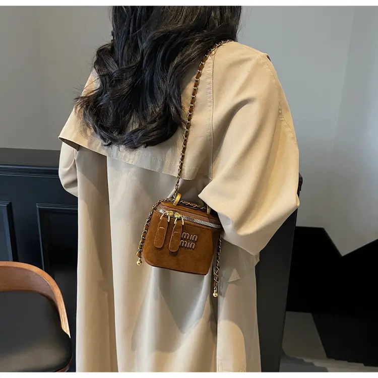 2026 Winter Retro Crossbody Bag for Men — feature 13