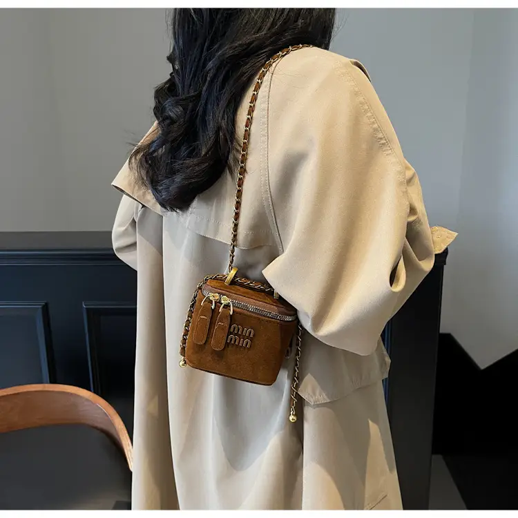 2026 Winter Retro Crossbody Bag for Men — feature 14