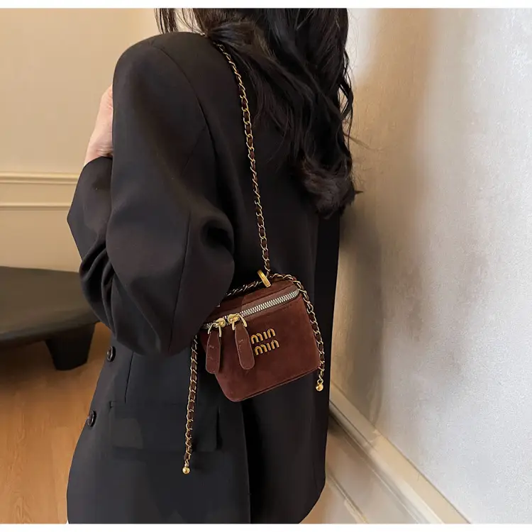 2026 Winter Retro Crossbody Bag for Men — feature 22