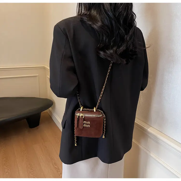 2026 Winter Retro Crossbody Bag for Men — feature 23