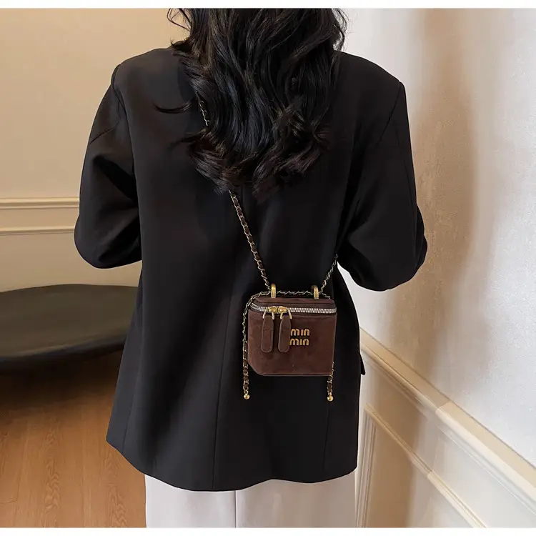 2026 Winter Retro Crossbody Bag for Men — feature 24