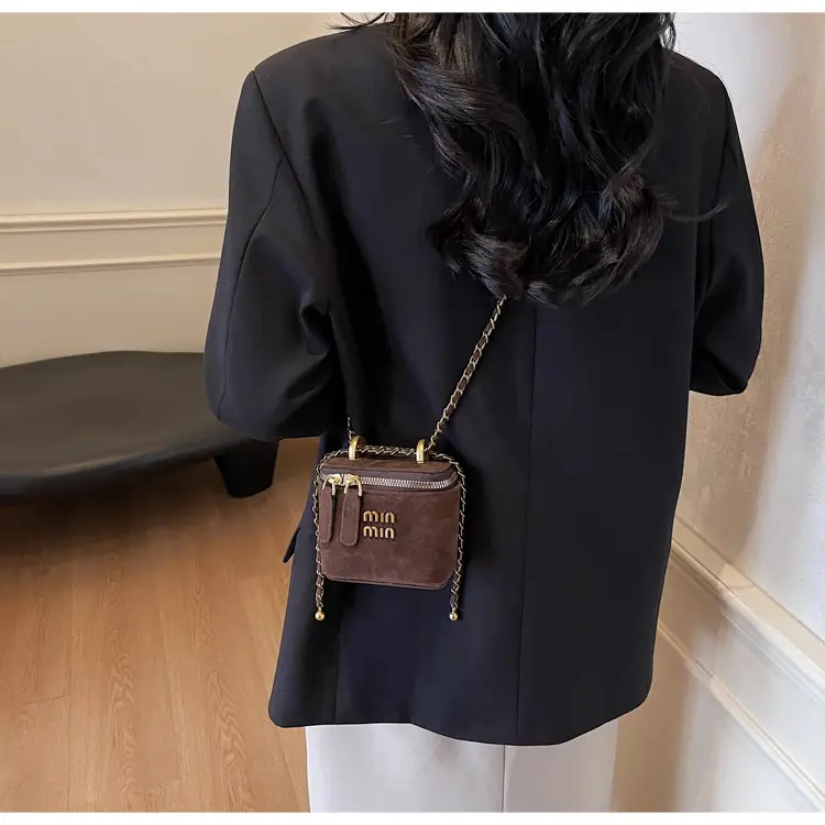 2026 Winter Retro Crossbody Bag for Men — feature 25