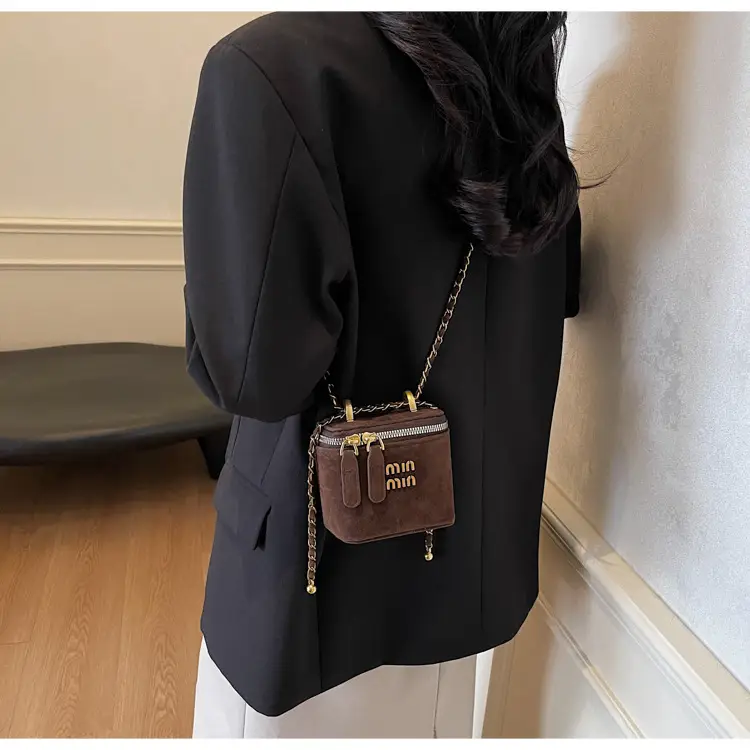 2026 Winter Retro Crossbody Bag for Men — feature 26