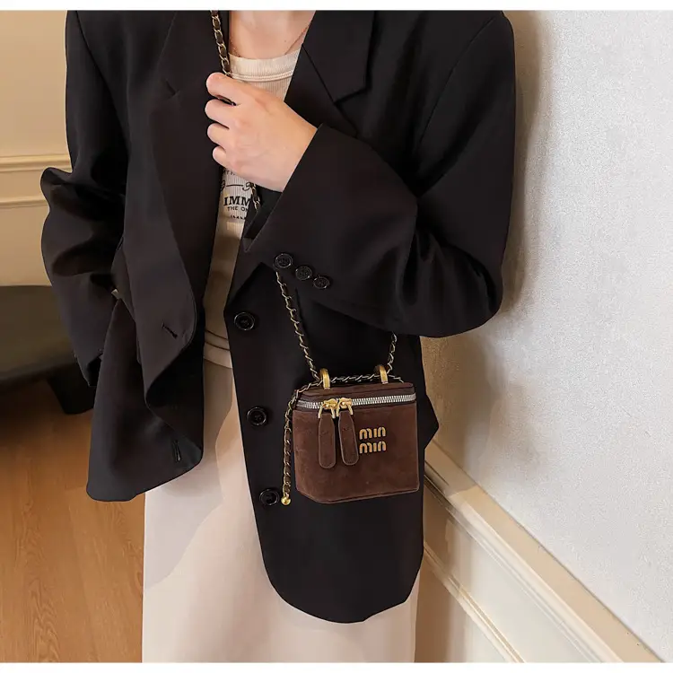 2026 Winter Retro Crossbody Bag for Men — feature 27