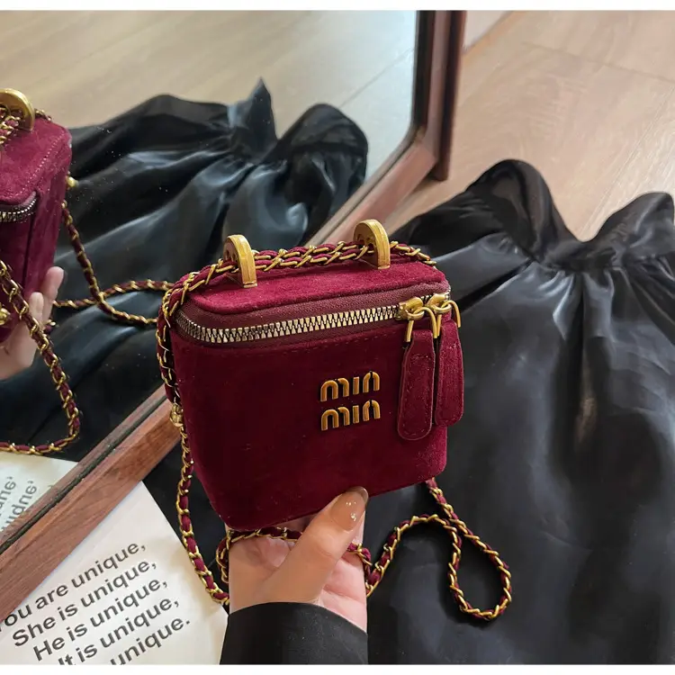 2026 Winter Retro Crossbody Bag for Men — feature 28