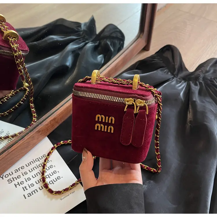 2026 Winter Retro Crossbody Bag for Men — feature 29