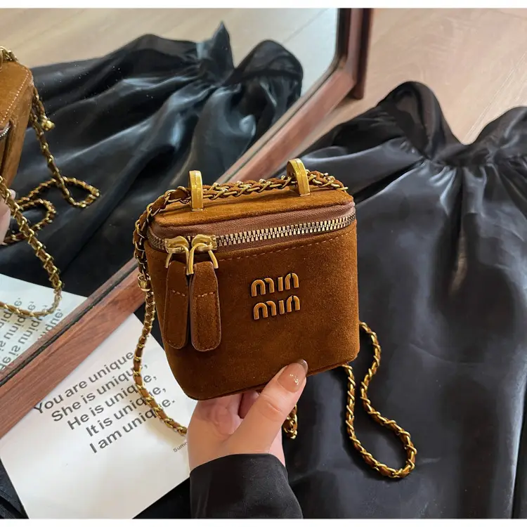 2026 Winter Retro Crossbody Bag for Men — feature 30