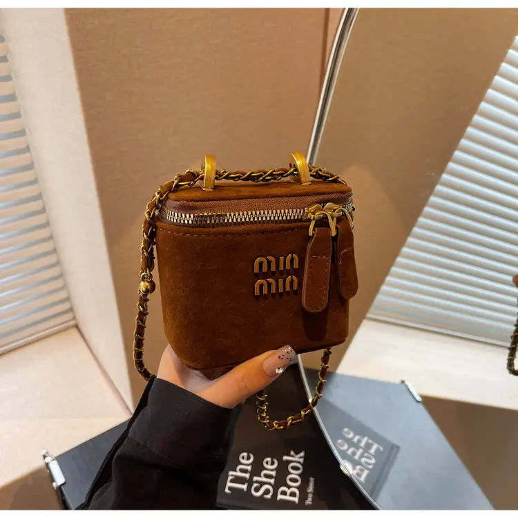 2026 Winter Retro Crossbody Bag for Men — feature 33