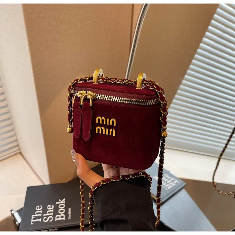 2026 Winter Retro Crossbody Bag for Men — feature 34